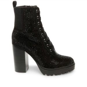 💕STEVE MADDEN LATCH BOOTIES💕